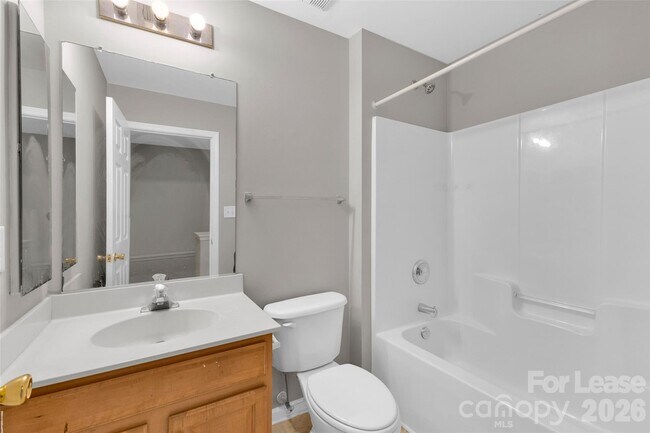 Building Photo - 940 Tiger Ln