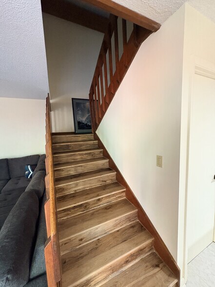 Building Photo - 3810 Saxon Dr