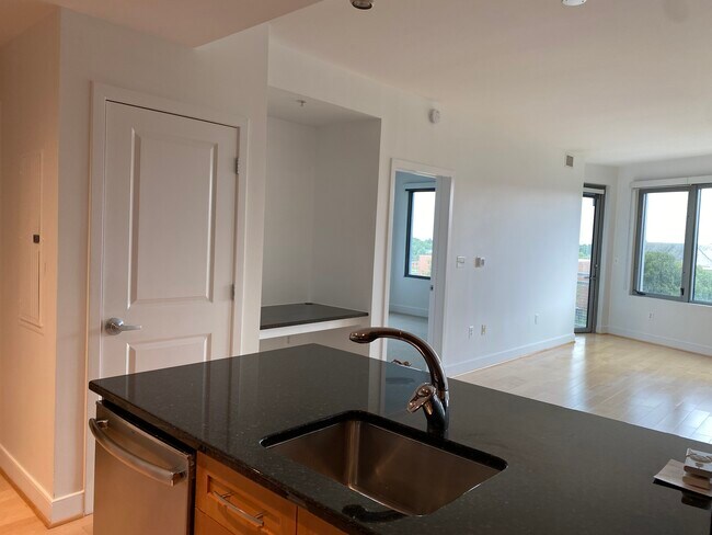 Building Photo - 4101 Albemarle St NW