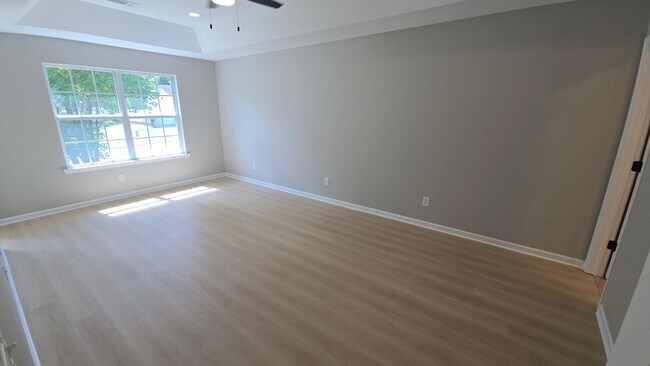 Building Photo - 614 Summerhill Dr