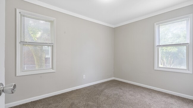Building Photo - 1527 Merrill Ave