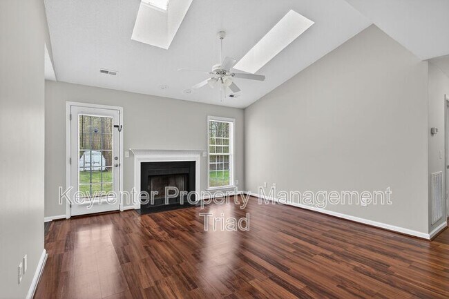 Building Photo - 701 Ashcroft Rd