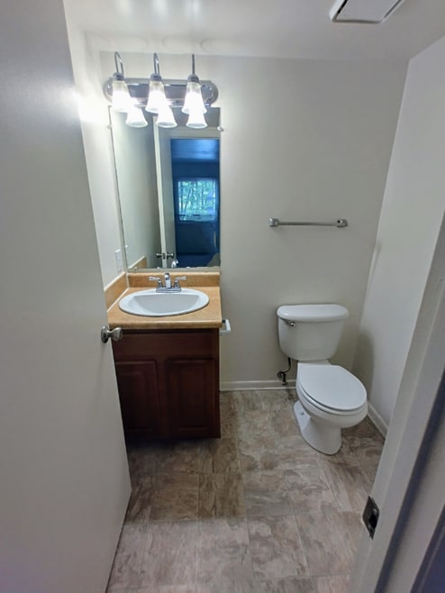 Building Photo - 600 Reusens Rd