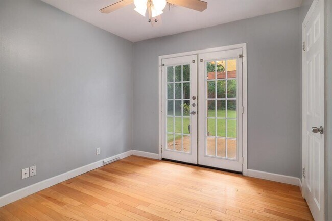 Building Photo - 1511 Fairfield Dr