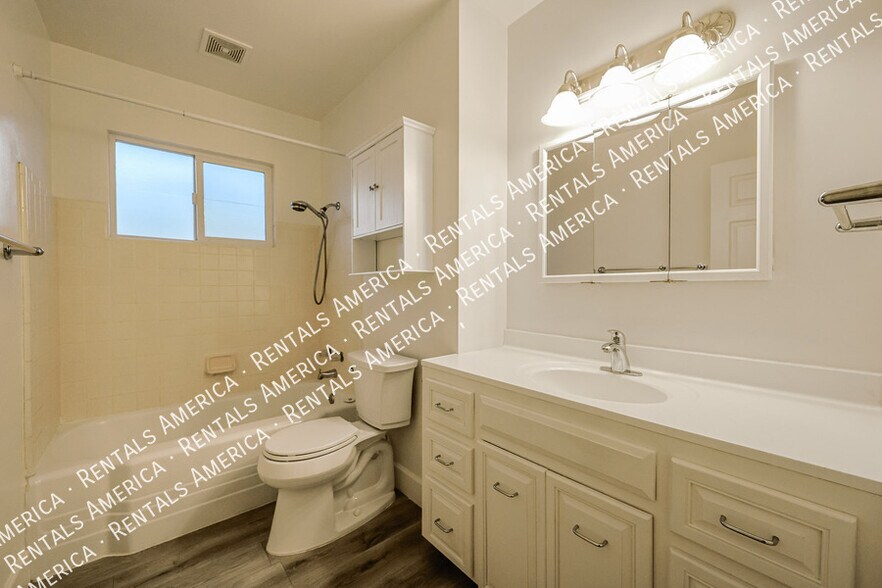 Building Photo - 6924 E Cheery Lynn Rd