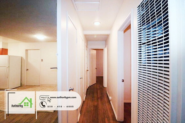 Building Photo - 1635 Mesa St