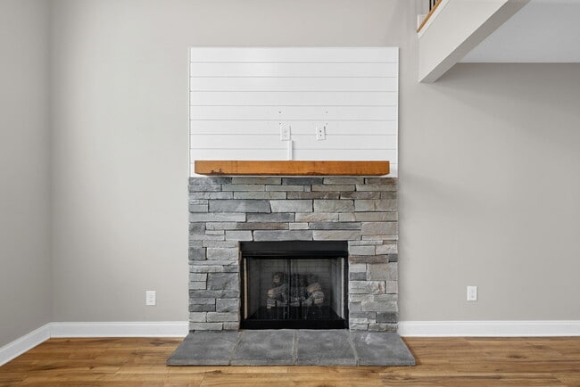 Building Photo - 1725 Rains Rd