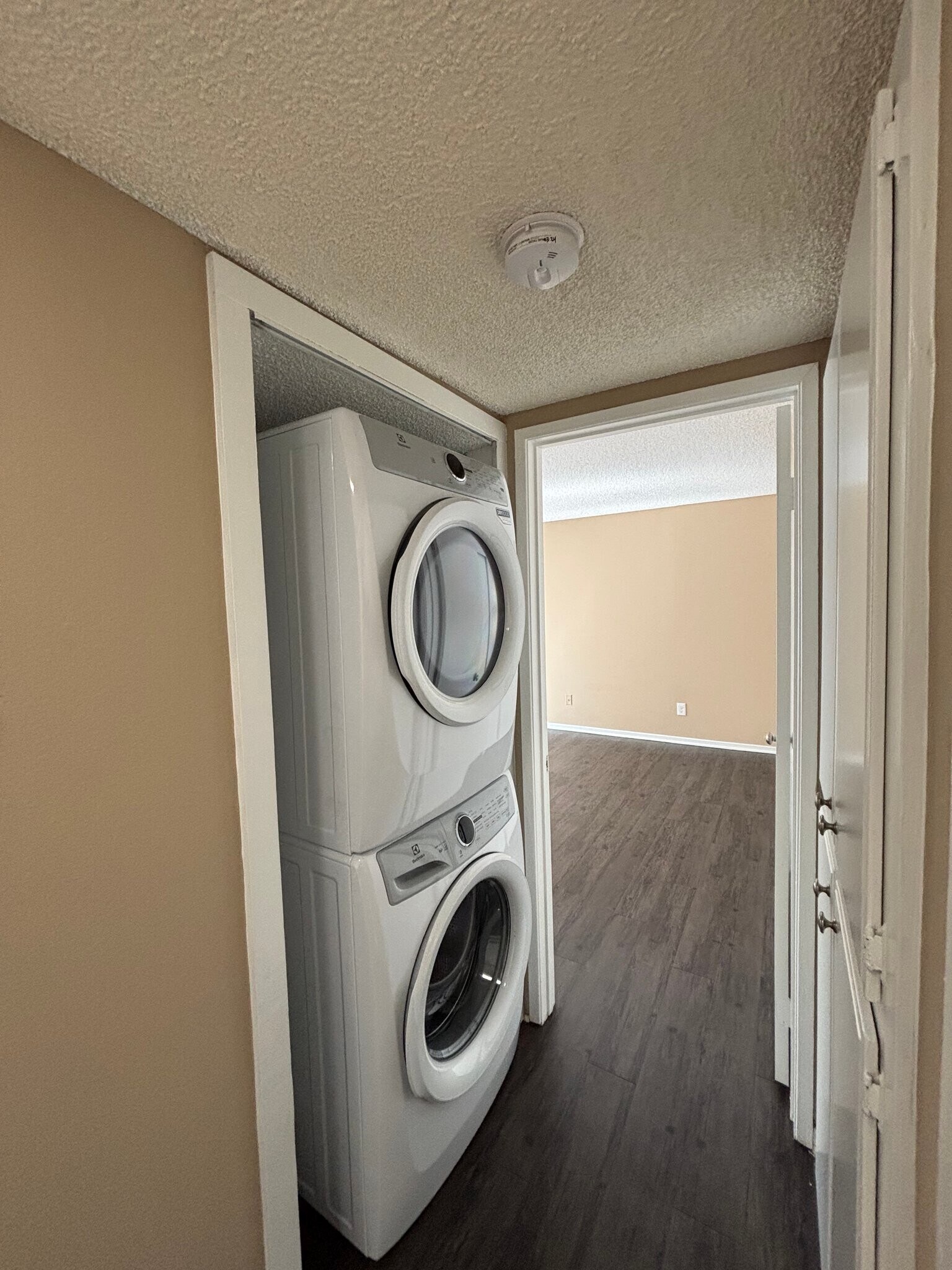 Building Photo - 200 W Olive Ave