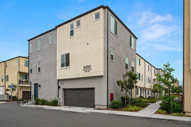 Building Photo - 5495 Seacliff Pl