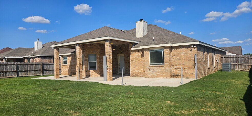 Building Photo - 2415 Merle Dr