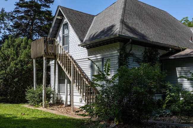 Building Photo - Mill St