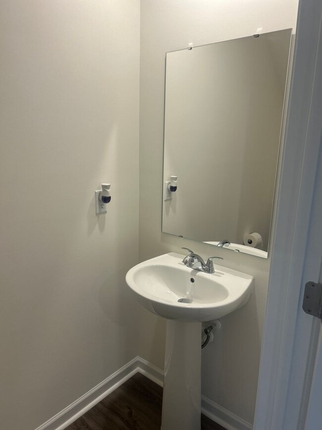 Building Photo - Brand New townhome in the heart of Newton!