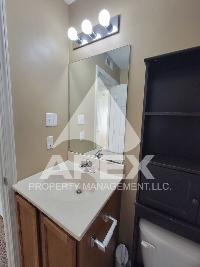 Building Photo - 2BD - 1BA Apartment off Topside Road with ...