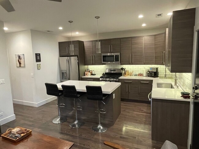 Building Photo - 1835 N St Louis Ave