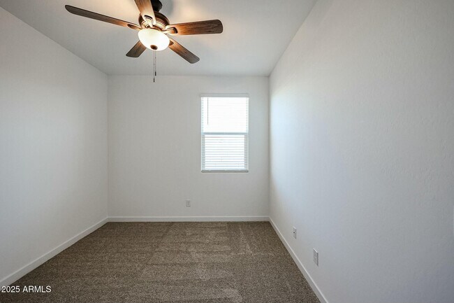 Building Photo - 7591 W Honeysuckle Dr