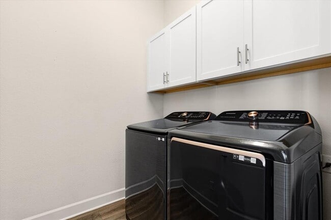 Building Photo - 908 Knowles Dr