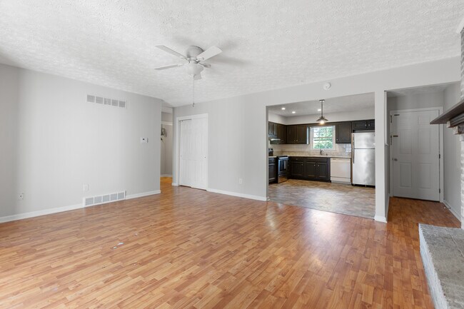 Building Photo - 1200 Tishoff Dr