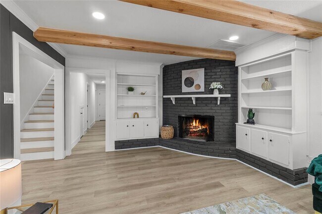 Building Photo - 702 Cedar Ln