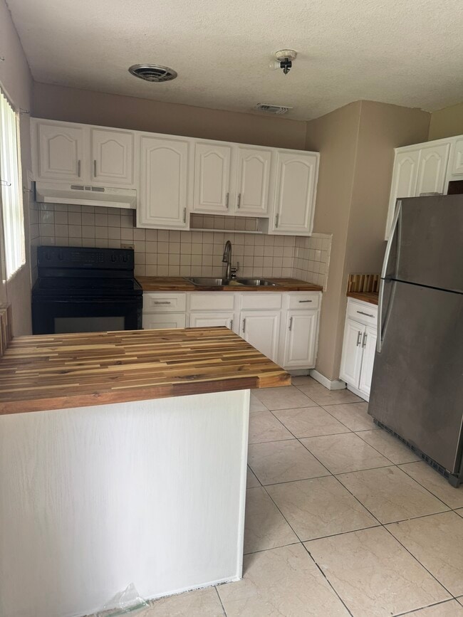 Building Photo - 4837 Shoshone St