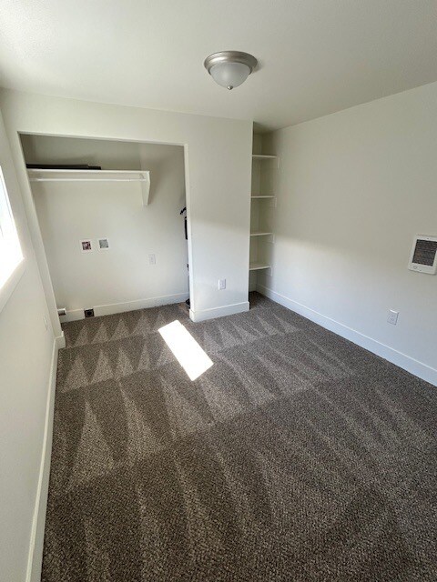 Building Photo - 301 E 4th St