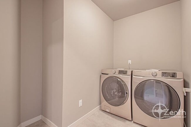 Building Photo - 12323 NE 116th Way