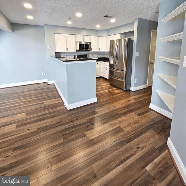 Building Photo - 7009 Birkenhead Pl