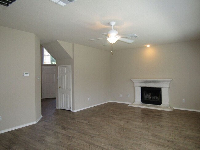 Building Photo - 593 Cullen Blvd