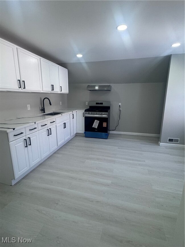 Building Photo - 2000 Forestdale Ave