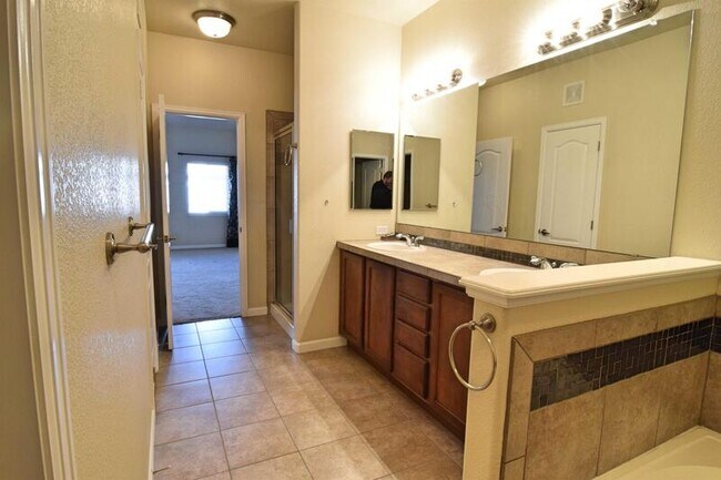 Building Photo - 6242 Kilmer Loop