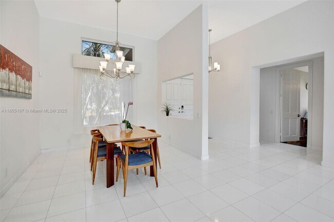 Building Photo - 2651 Oakmont Dr