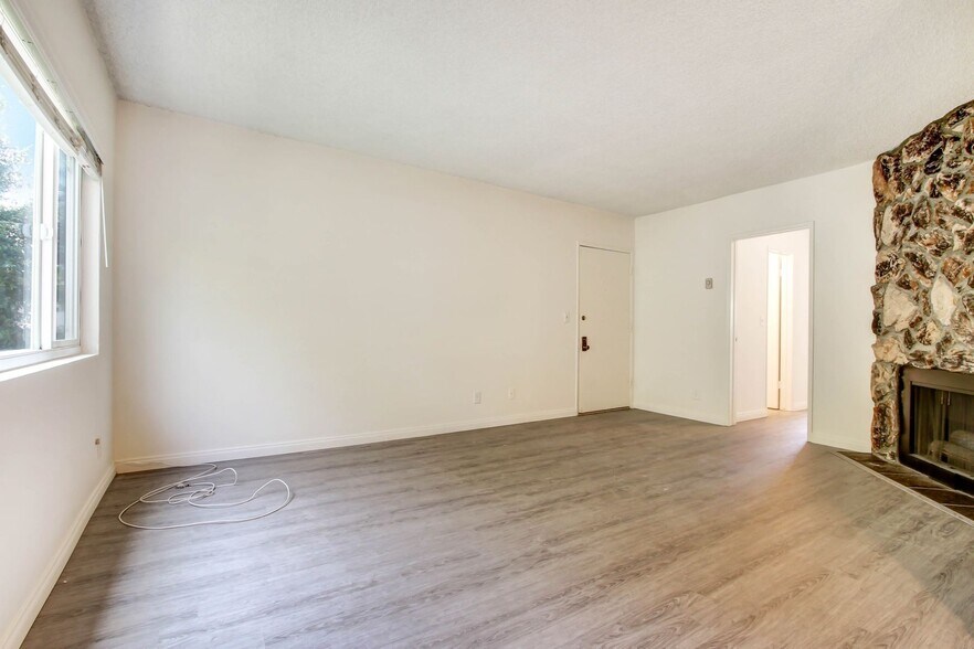 Building Photo - 824 Maple St