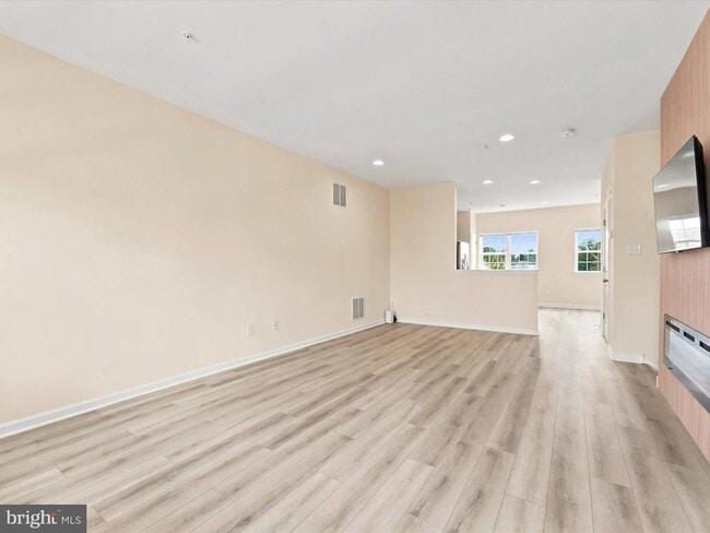Building Photo - 145 Mercer Ct