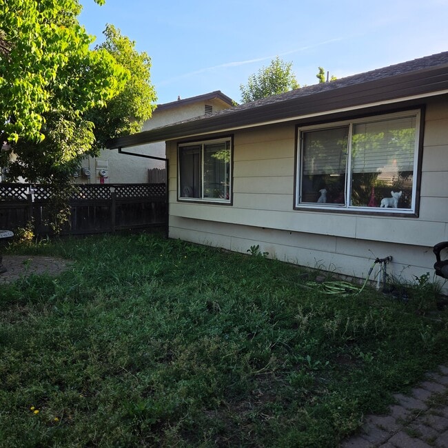 Building Photo - 4405 Plantation Dr
