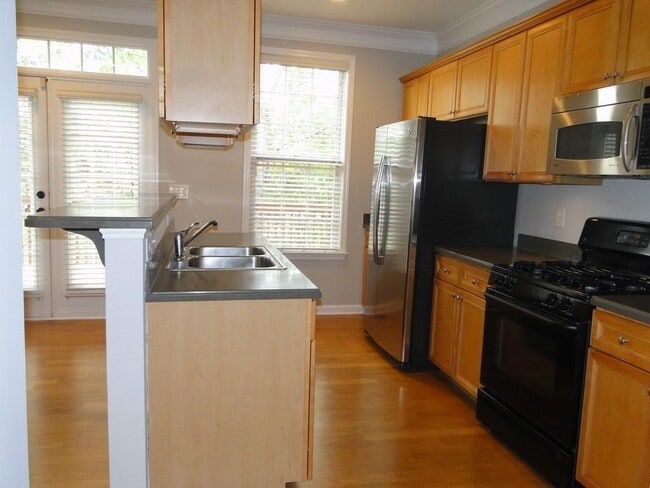 Building Photo - 1749 Highlands View Dr