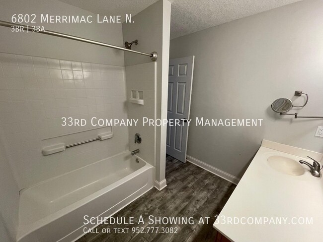 Building Photo - Beautifully Remodeled Maple Grove Townhome!