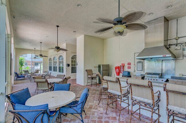 Building Photo - 9303 Myrtlewood Cir W