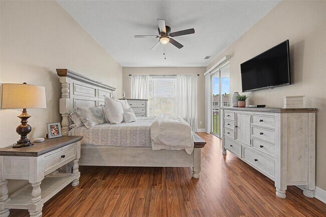 Building Photo - 2145 Park Crescent Dr