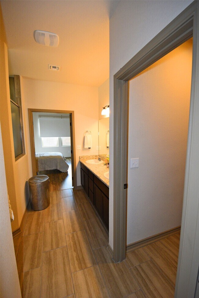 Building Photo - 8158 Luz de Luna St
