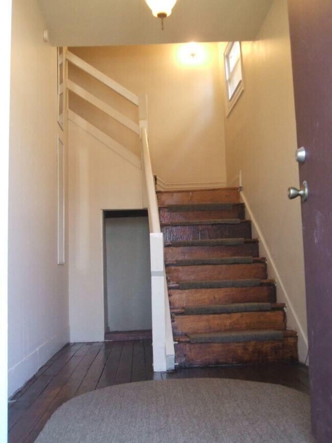 Building Photo - 751 Chislett St