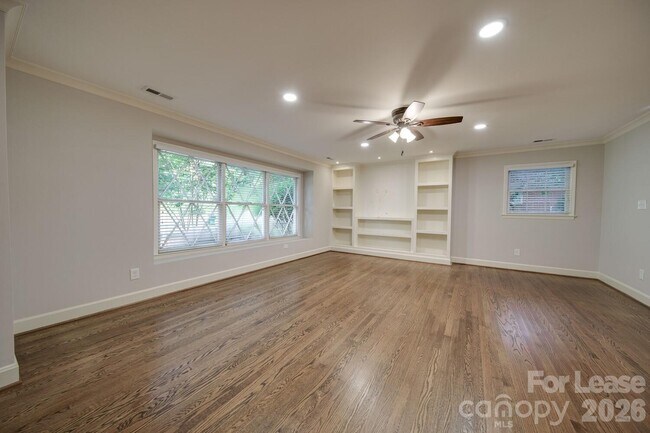 Building Photo - 6700 Castlegate Dr