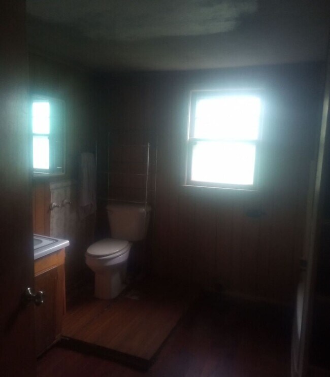 Building Photo - COMING SOON!!1  3-BEDROOMS! - $390 Month /...