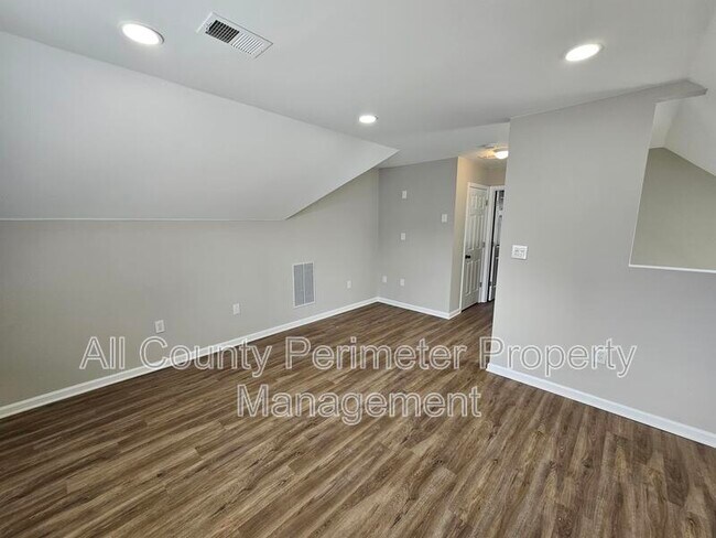 Building Photo - 79 Hammock Pl SE