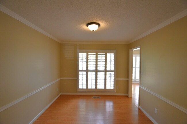 Building Photo - 2106 Glenellen Dr NW