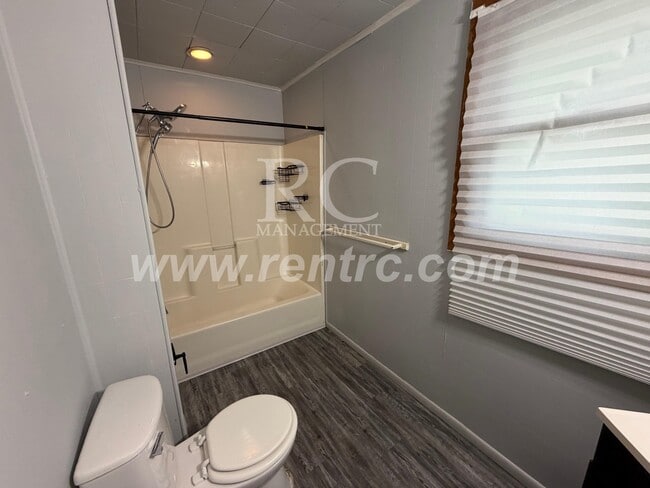 Building Photo - 1206 Robinson-