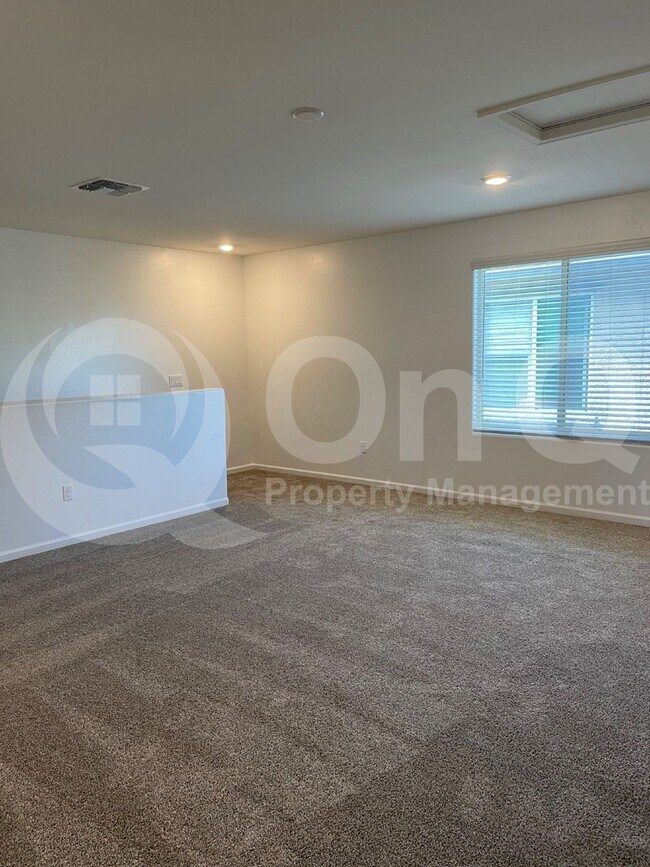Building Photo - 10296 S Cienega Knolls Loop