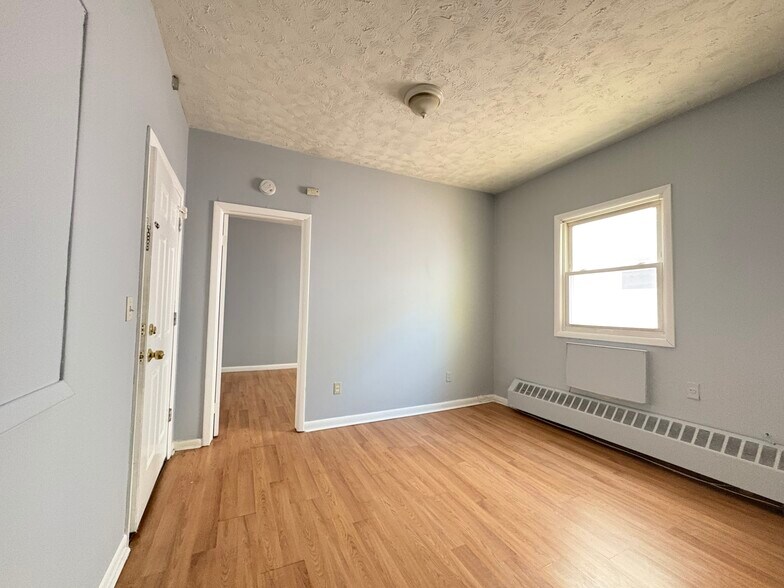 Unit 4 - 765 Grove St