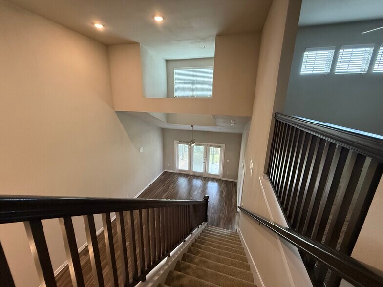Building Photo - 3144 Gorge Way