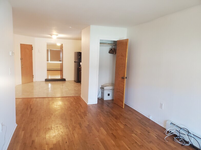 Living room - 3628 166th St