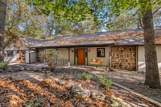 Building Photo - 8984 Falls Hollow Rd