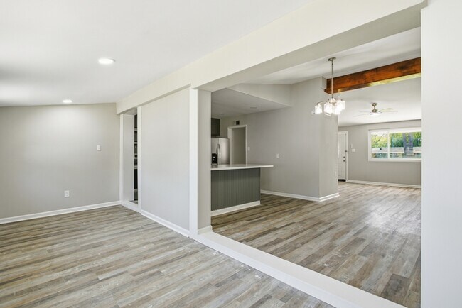 Building Photo - 12433 Deerfield Rd
